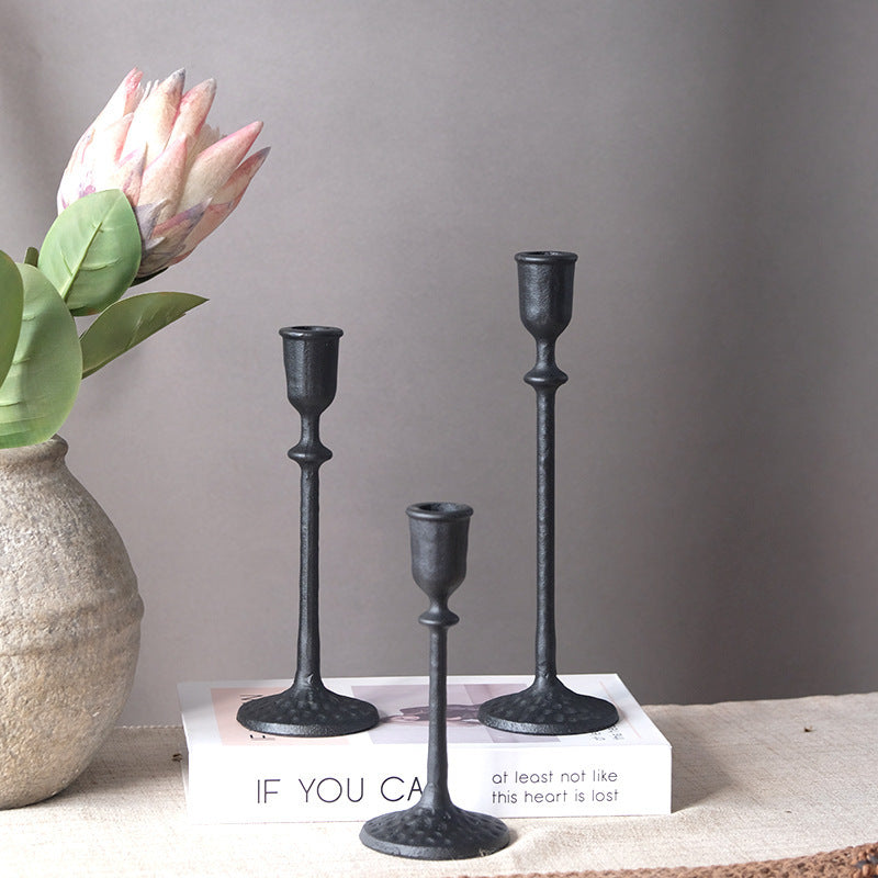 3 chandeliers noirs fonte médiéval