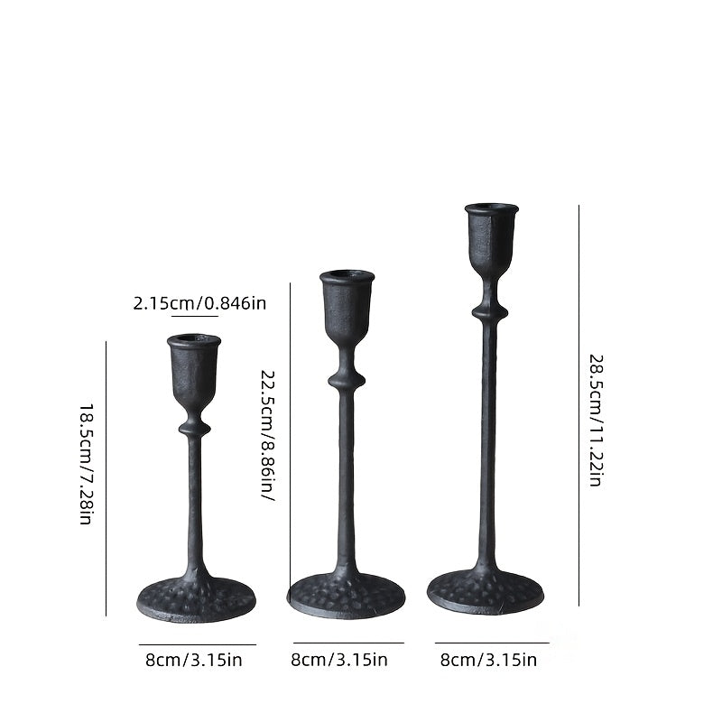 3 chandeliers noirs medieval