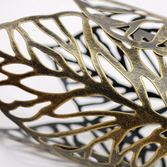 Detail bougeoir ajoure noir dore automne - Esprit Chandelier